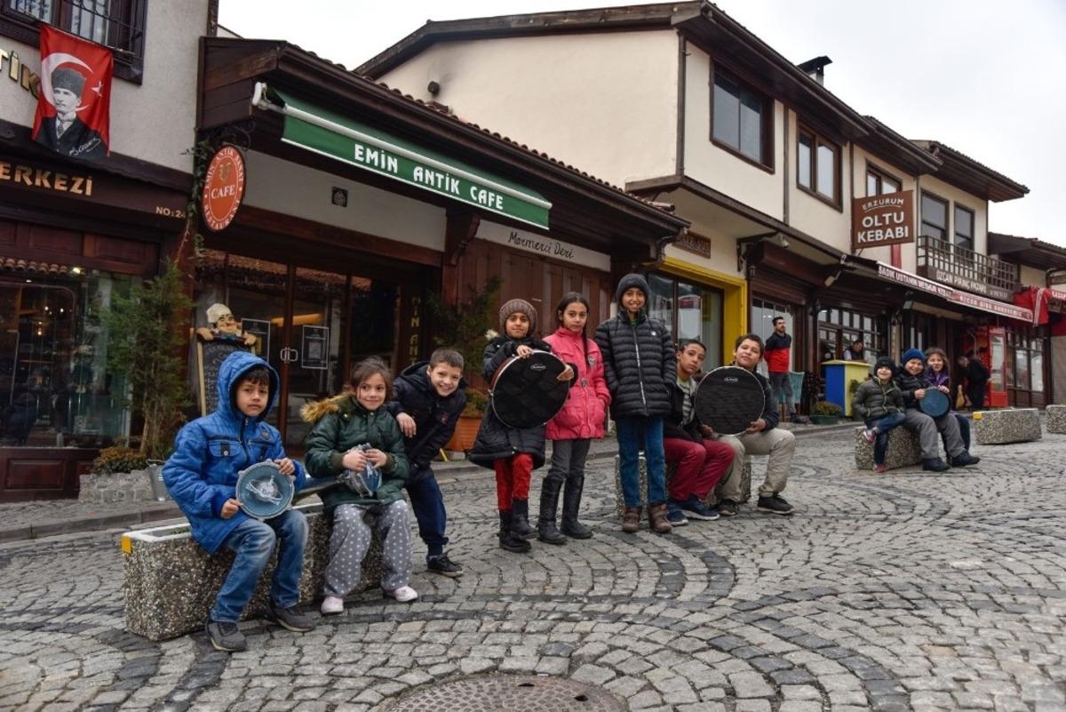 Kale&rsquo;nin &ccedil;ocuklarından ritim grubu