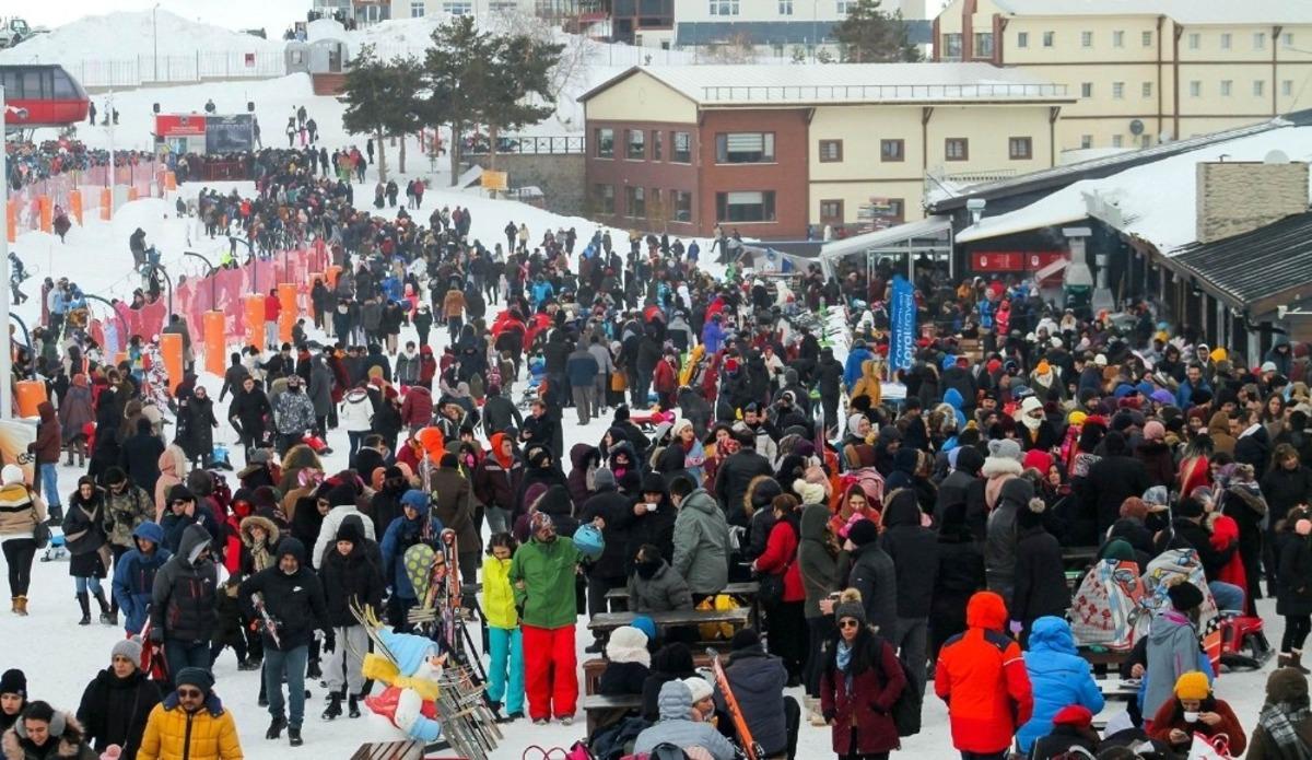 Erciyes&rsquo;te haftasonu yoğunluğu: 100 bin kişi Erciyes&rsquo;te