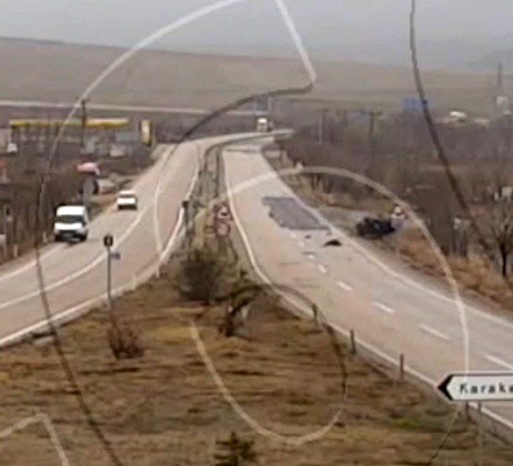 Boş yolda giden otomobil kontrolden çıkıp taklalar attı G1