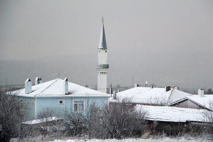 İstanbul Silivri'de kar sürprizi! Yollar beyaza büründü G3