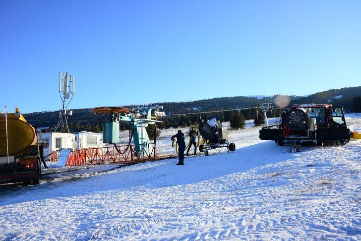 Uğurludağ’a kar yağmayınca ’suni kar’ yağdırdılar G2