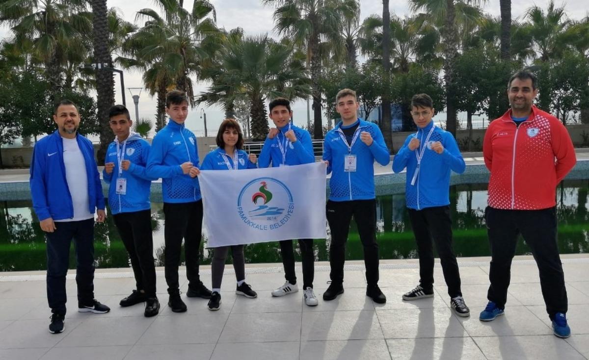 İlk defa katıldıkları m&uuml;sabakadan 3 madalya ile d&ouml;nd&uuml;