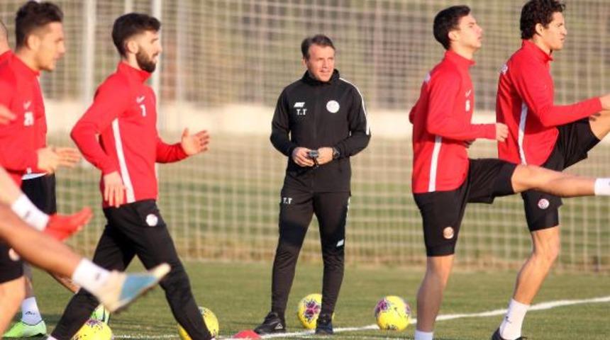 Tamer Tuna: Yabancı oyuncular futbolu hızlandırdı 