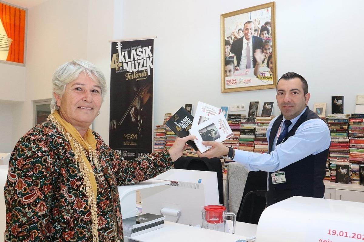 Ataşehir&rsquo;de klasik m&uuml;zik festivali&rsquo;nde &ldquo;bir kitap, bir bilet&rdquo; kampanyasıyla bin kitap toplandı