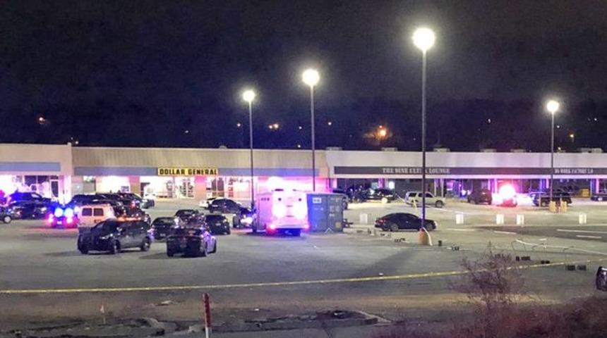 Barın &ouml;n&uuml;nde bekleyenlere ateş a&ccedil;ıldı: 1 &ouml;l&uuml;, 15 yaralı