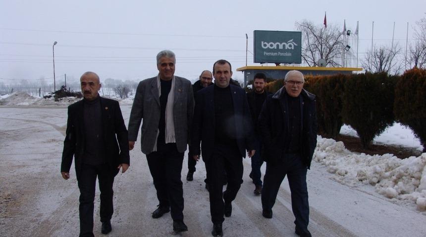 AK Parti il&ccedil;e teşkilatından yeni a&ccedil;ılan fabrikayı ziyaret