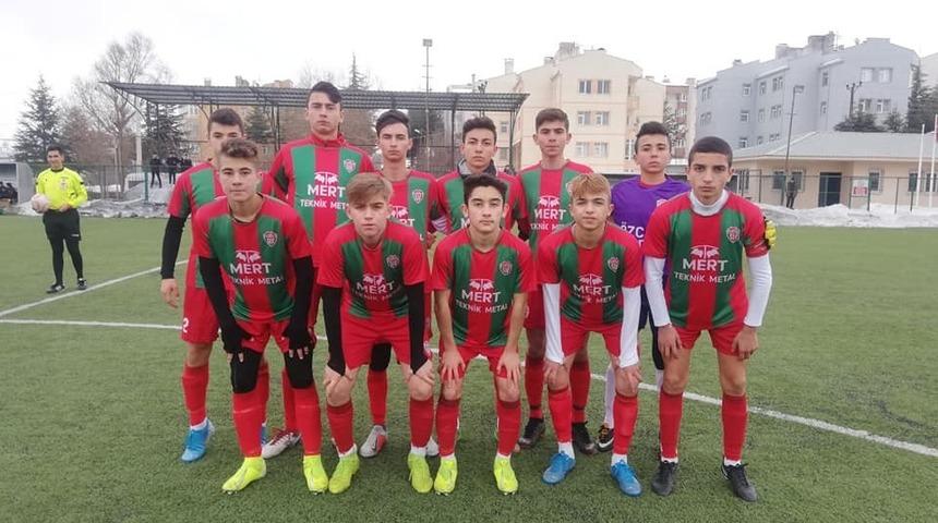 1308 Osmaneli Belediye Spor U16 takımı liderliğe y&uuml;kseldi