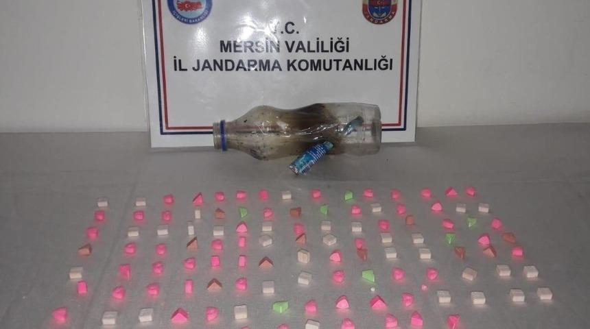 Mersin&rsquo;de bir otomobilde 117 adet uyuşturucu hap ele ge&ccedil;irildi