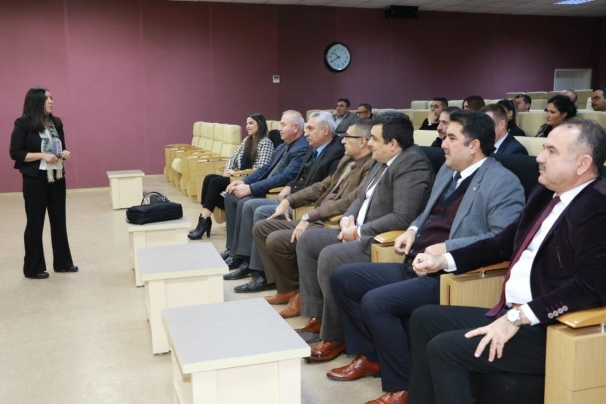 Kırıkkale Belediyesi personeline aile i&ccedil;i iletişim semineri verildi