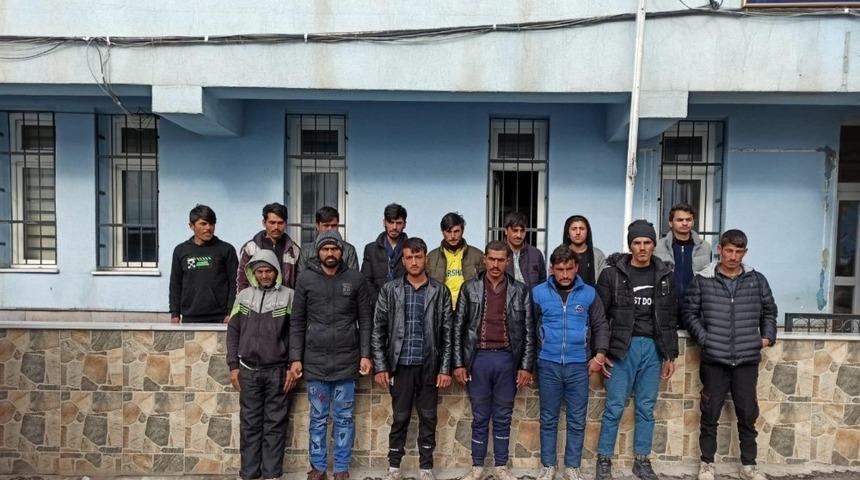 Niğde&rsquo;de 15 d&uuml;zensiz g&ouml;&ccedil;men yakalandı