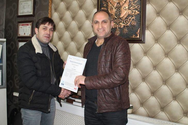 Emlakçılar mesleki yeterlilik belgelerini aldılar G1