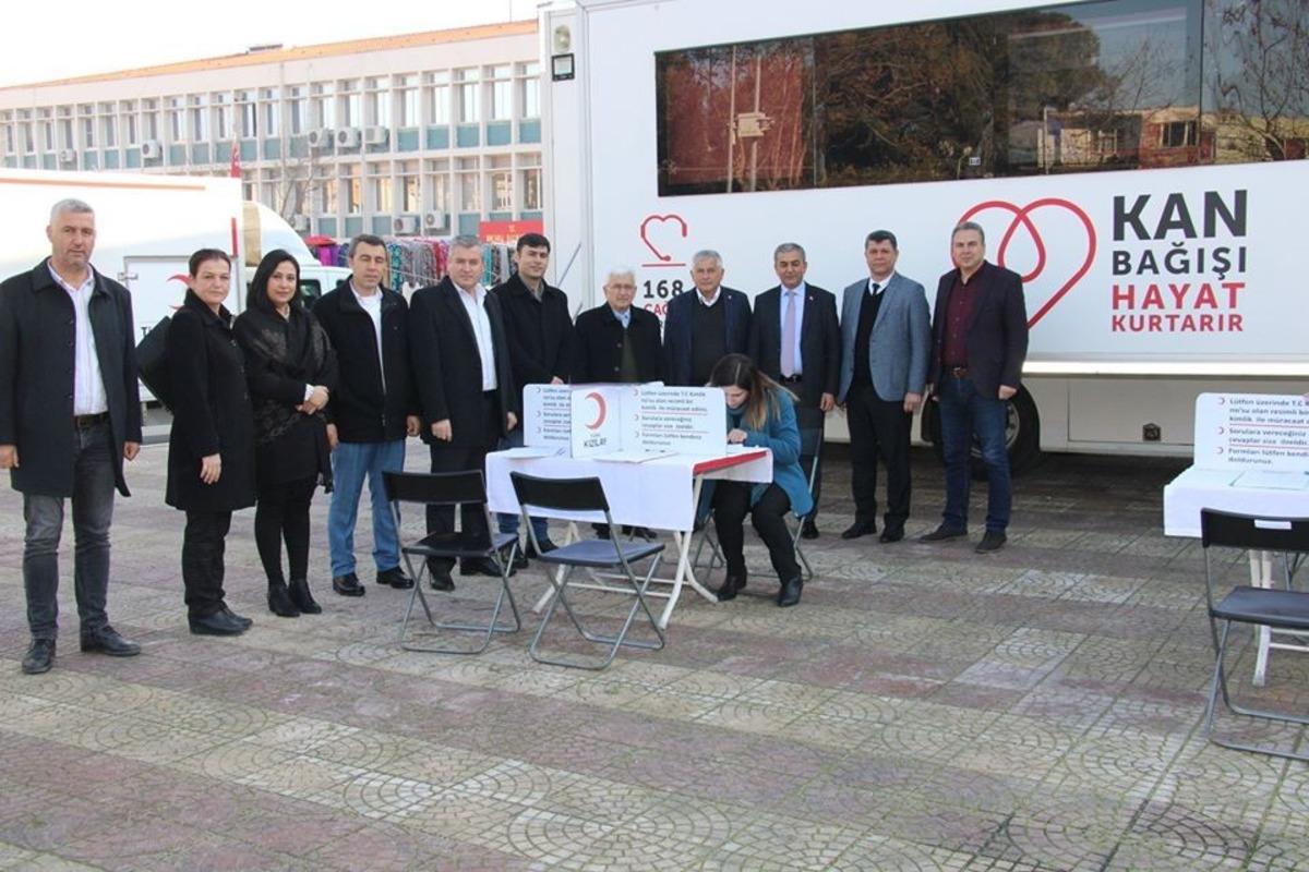 Ko&ccedil;arlı Mehmet &ouml;ğretmen i&ccedil;in &rsquo;ben de varım&rsquo; dedi