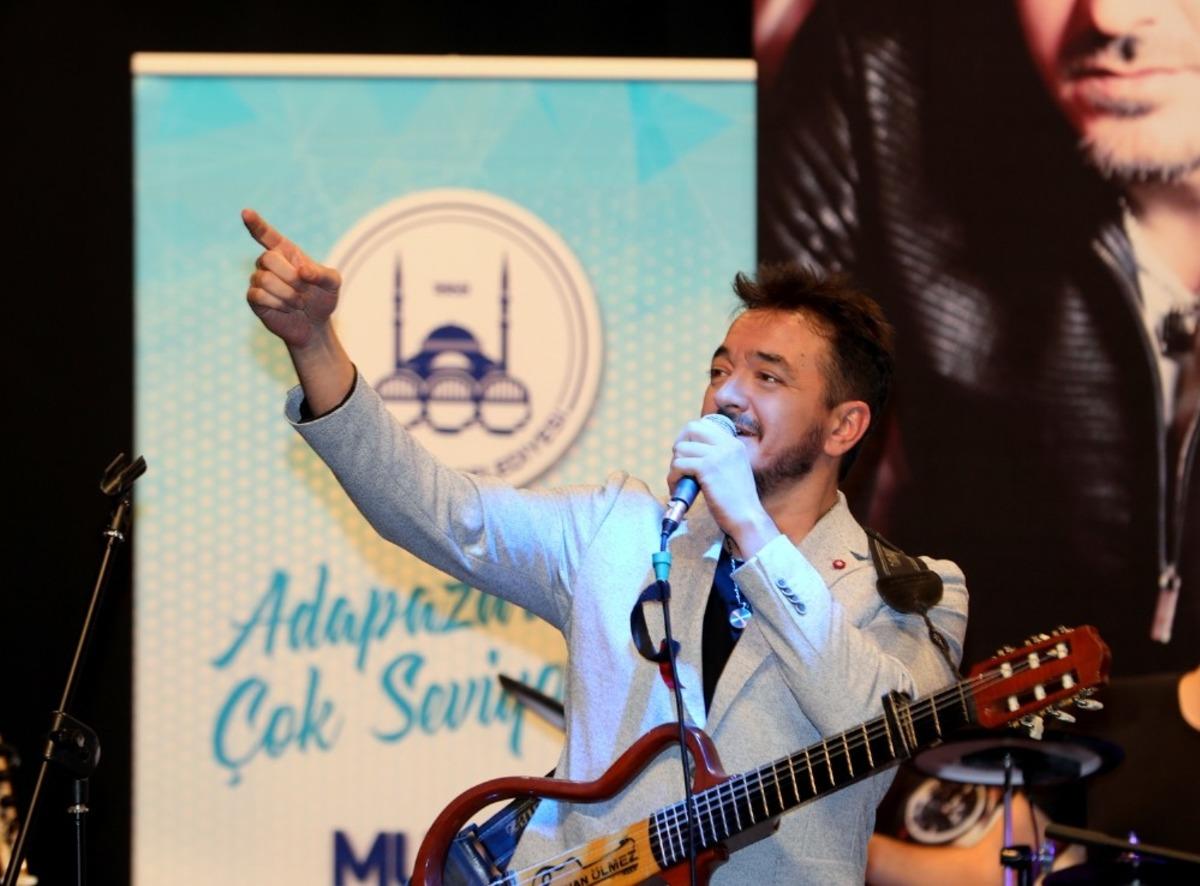 Sanat&ccedil;ı Orhan &Ouml;lmez Sakarya&rsquo;da sevenleri ile buluştu