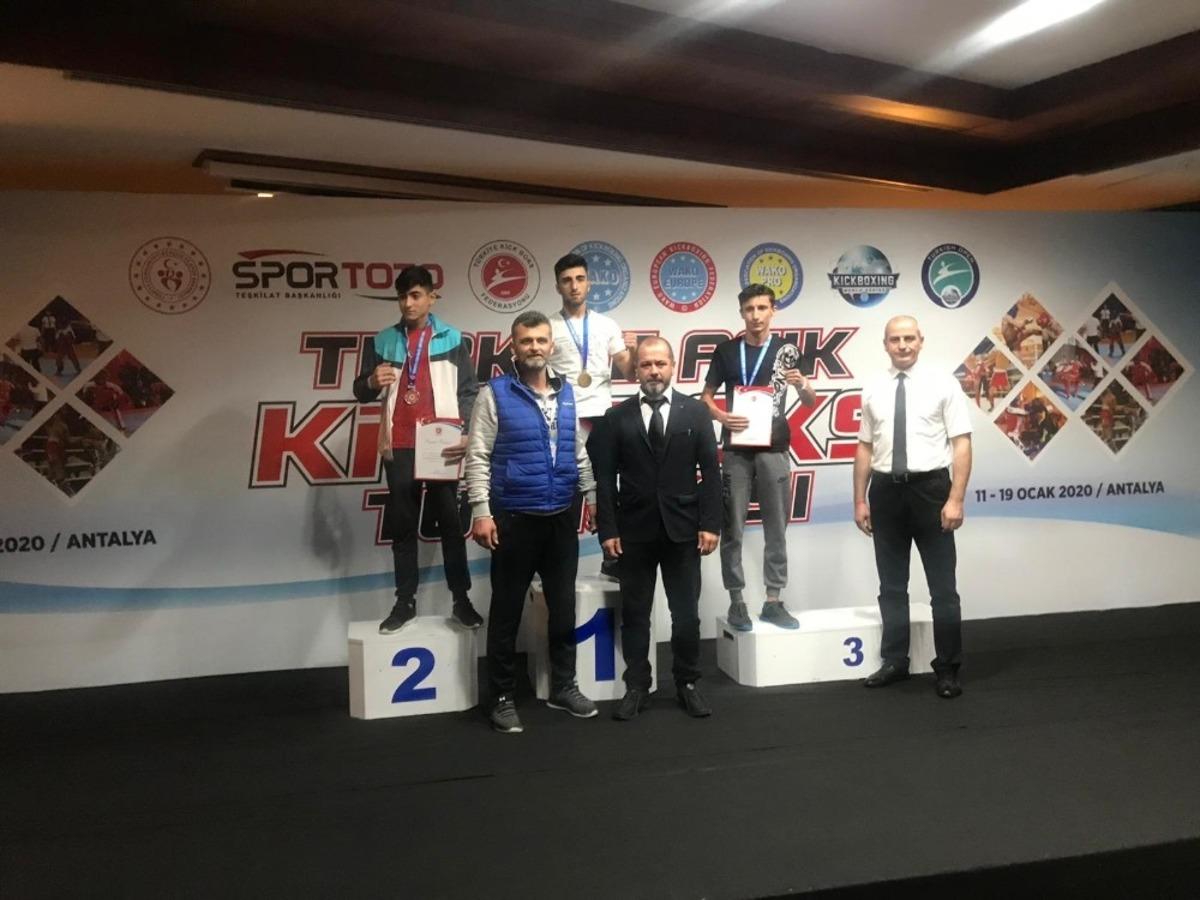 Kickboks&rsquo;ta şampiyon oldular