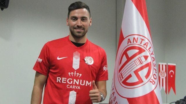 Antalyaspor’da Sinan Gümüş resmi sözleşmeyi imzaladı