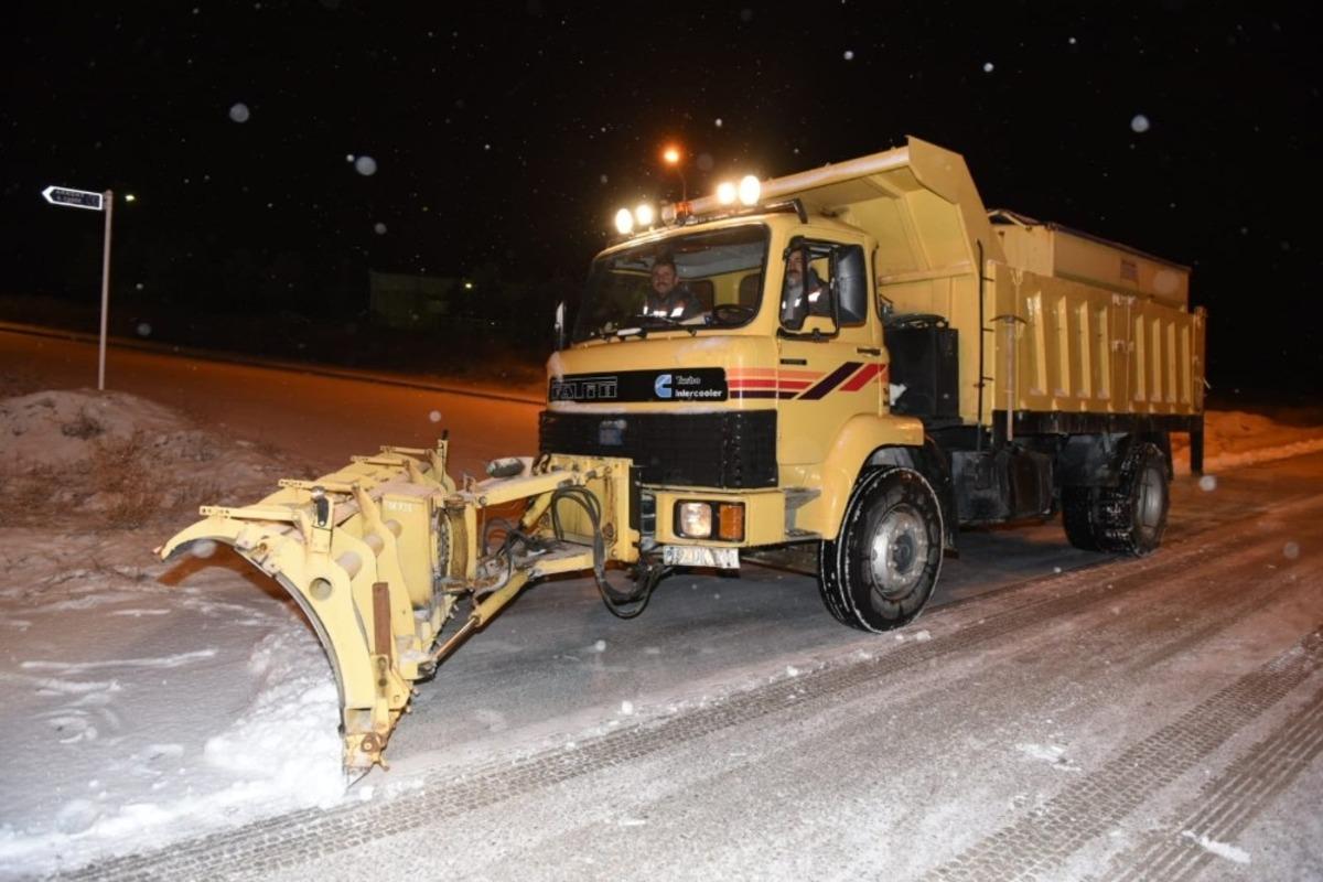 &Ccedil;orum Belediyesi&rsquo;nden kar mesaisi