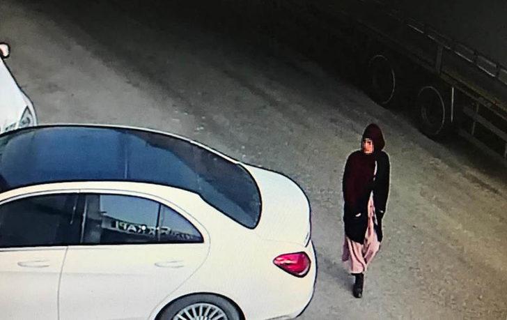 Hayatının şokunu yaşadı! Yanına gelen iki kadın yüzüne sprey sıkıp parasını aldı G4