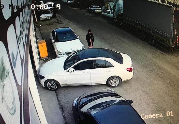 Hayatının şokunu yaşadı! Yanına gelen iki kadın yüzüne sprey sıkıp parasını aldı G5