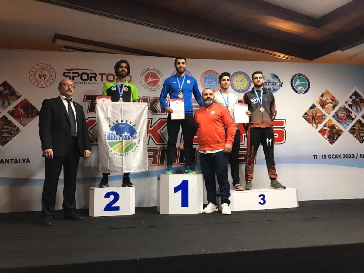Kick Boks&rsquo;ta B&uuml;y&uuml;kşehirli sporcular başarılarla yurda geri d&ouml;nd&uuml;