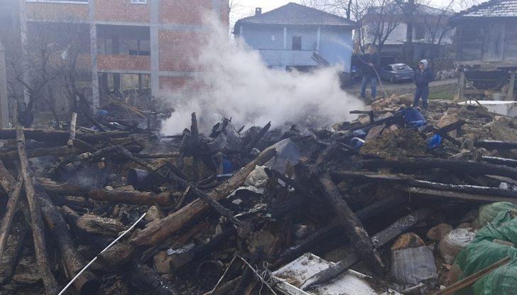 Ordu’da ahşap ev alevlere teslim oldu G1