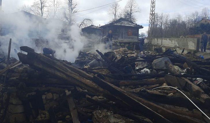 Ordu’da ahşap ev alevlere teslim oldu G2