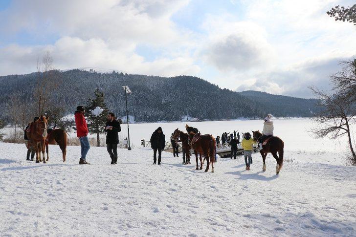 Abant Tabiat Parkı tatilcilerin uğrak noktası oldu G5