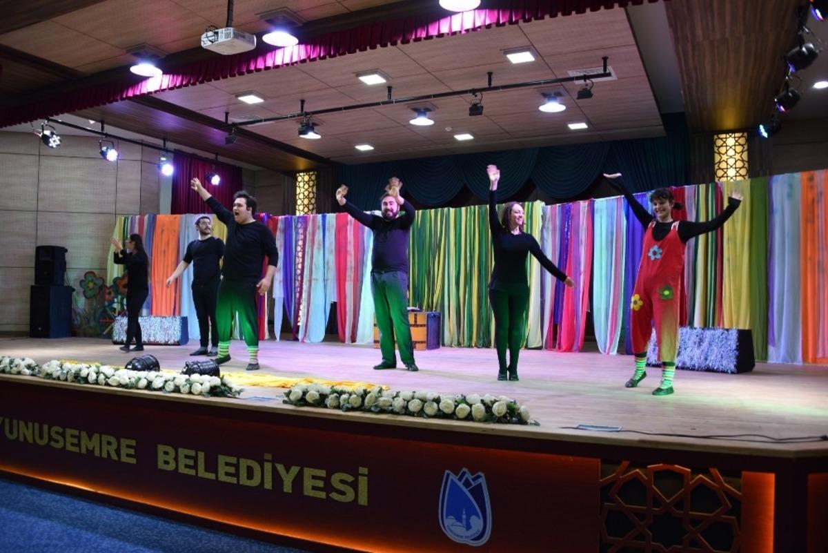 Minikler &lsquo;Sevgi &Ccedil;emberi&rsquo;ni &ccedil;ok beğendi