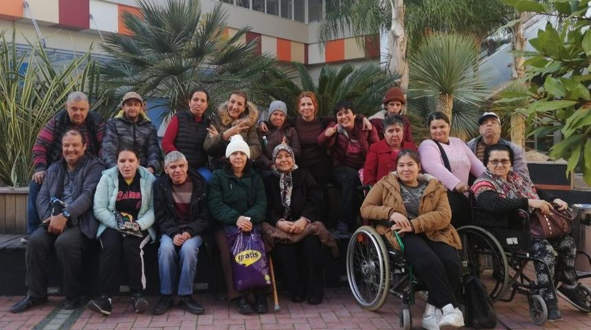 Ayvalıklı engellilere &ldquo;sinema&rdquo; terapisi