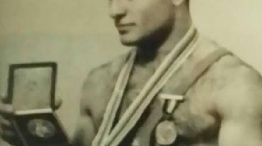 D&uuml;nya ve olimpiyat şampiyonu eski g&uuml;reş&ccedil;i Kazım Ayvaz hayatını kaybetti