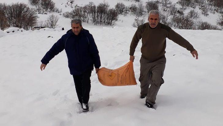 Yaban hayvanları için doğaya yem bırakıldı G3