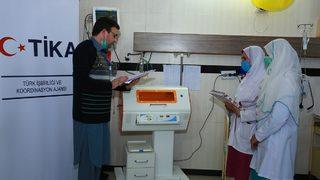 TİKA'dan Pakistan'daki hastanenin çocuk servisine modern tıbbi malzeme desteği