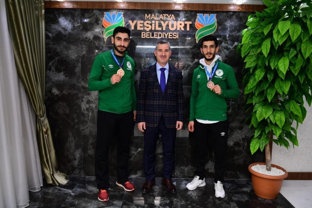 Başkan &Ccedil;ınar, başarılı sporcuları tebrik etti