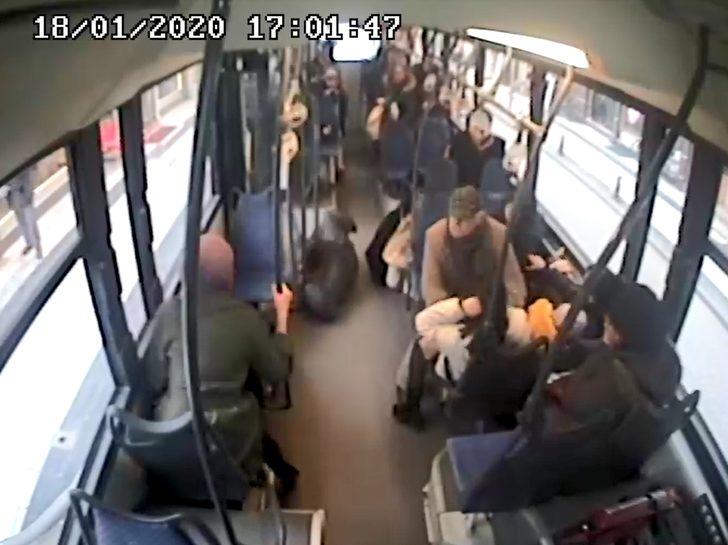 Halk otobüsü, otomobile çarptı; yolcular yere savruldu G2