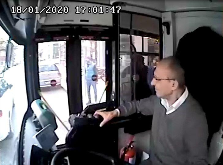 Halk otobüsü, otomobile çarptı; yolcular yere savruldu G3