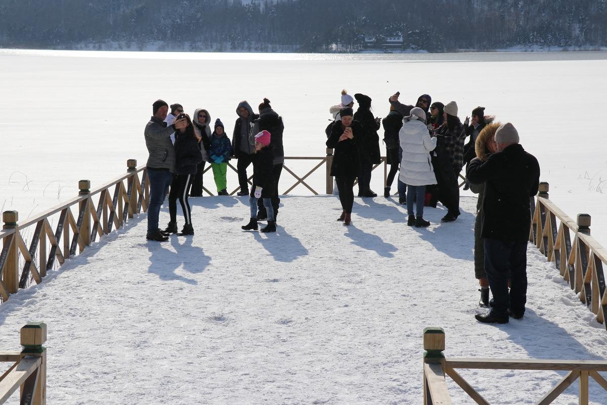 Abant Tabiat Parkı tatilcilerin uğrak noktası oldu