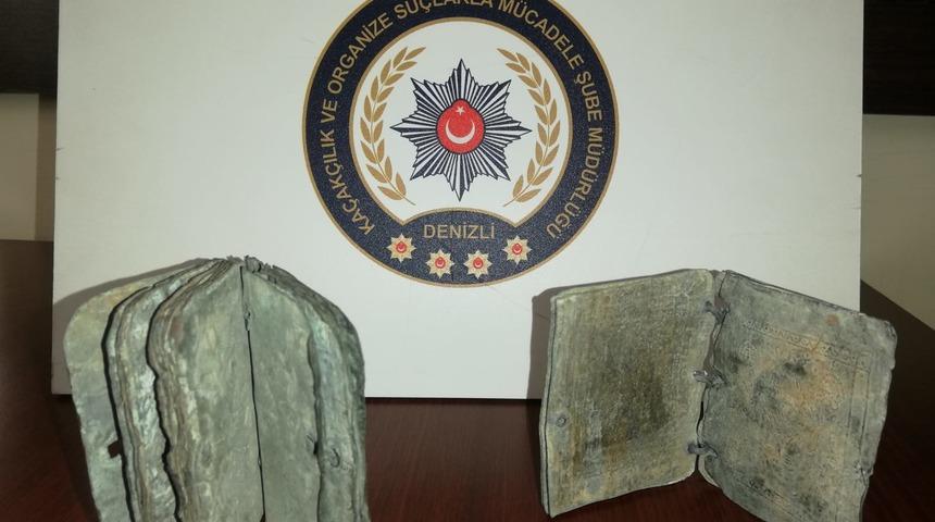 Denizli'de İbranice yazılmış 2 adet İncil ele geçirildi