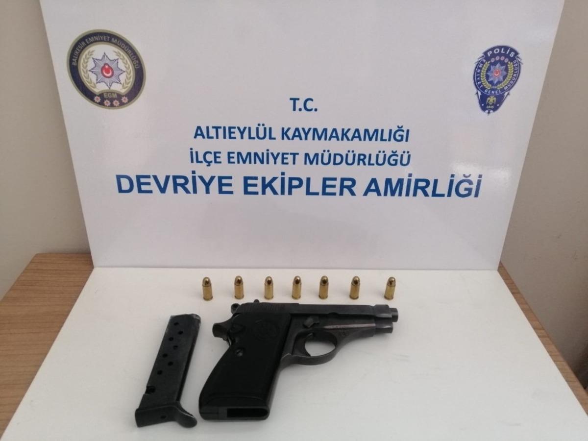 Balıkesir&rsquo;de 5 silah ele ge&ccedil;irildi