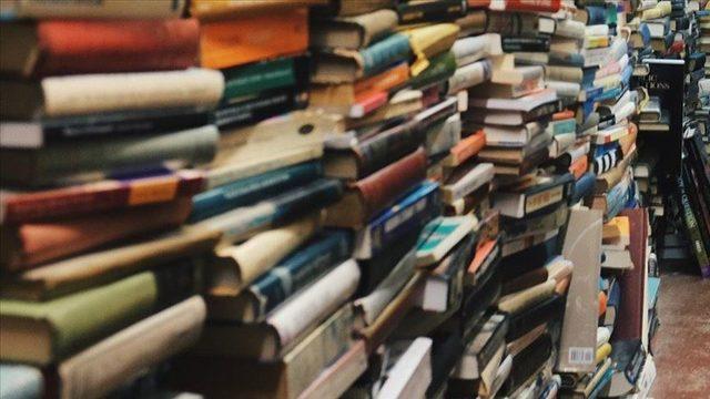 İran'da Türkçe kitap basan yayınevi kapatılarak sahibi hapse atıldı