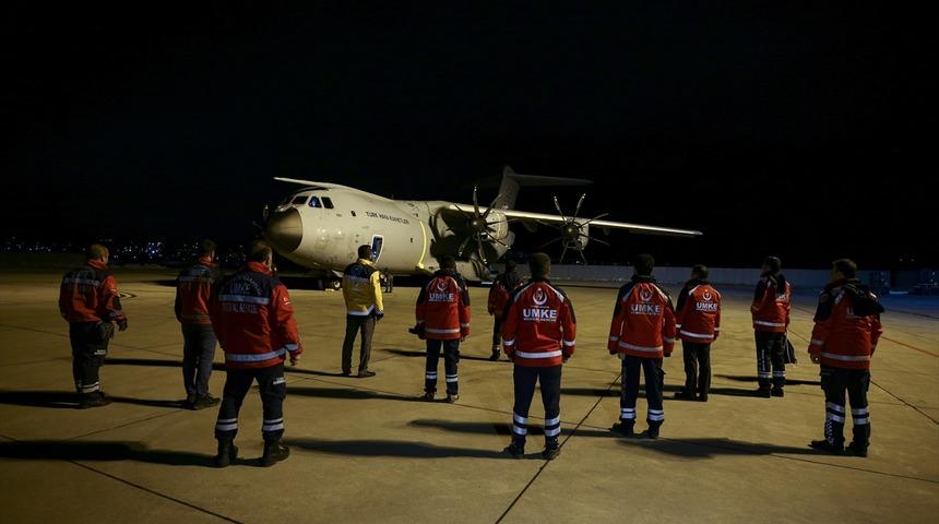 Somali'deki yaralıları Türkiye'ye getirecek sağlık ekibi uçakla Mogadişu'ya gitti