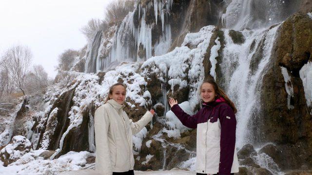 Girlevik Şelalesi buz dağına dönüştü