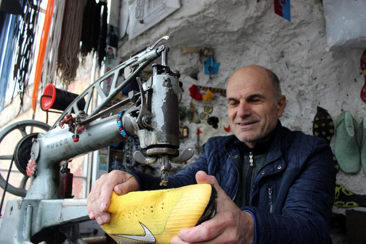 Ona 'Krampon Profesörü' diyorlar! 2 metrekarelik dükkanında... G2