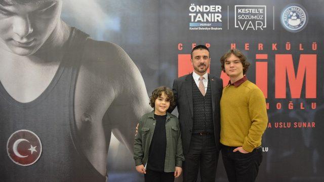 Cep herkülü, Kestellilerle buluştu