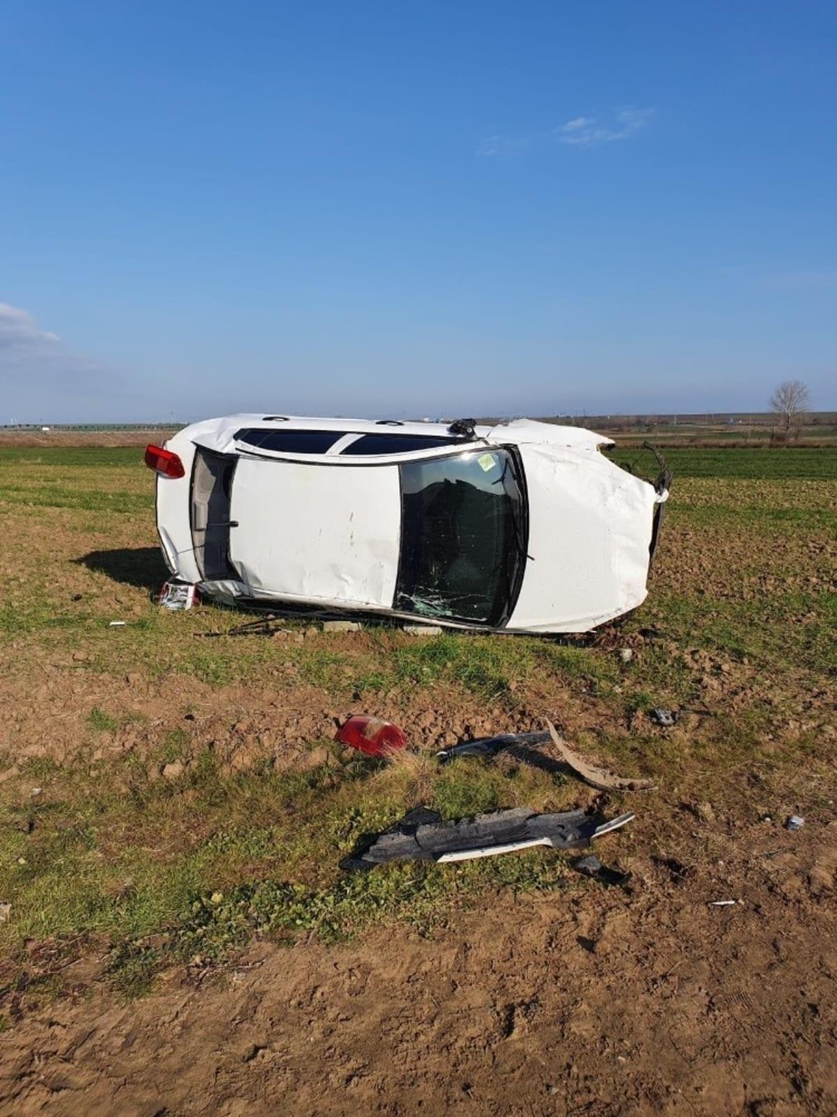 Tekirdağ&rsquo;da otomobil tarlaya u&ccedil;tu: 3 yaralı