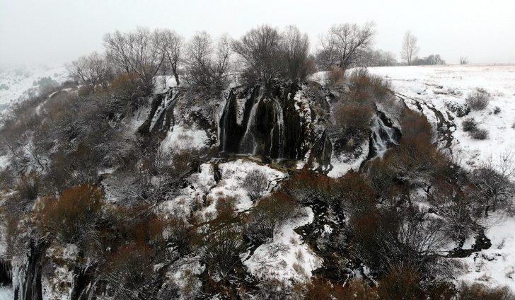 Girlevik Şelalesi buz tuttu! Gören telefonuna sarıldı G2