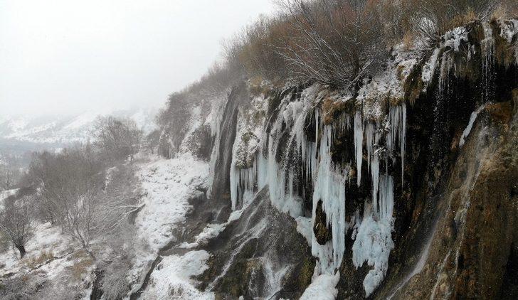 Girlevik Şelalesi buz tuttu! Gören telefonuna sarıldı G3