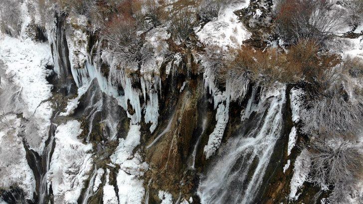 Girlevik Şelalesi buz tuttu! Gören telefonuna sarıldı G5