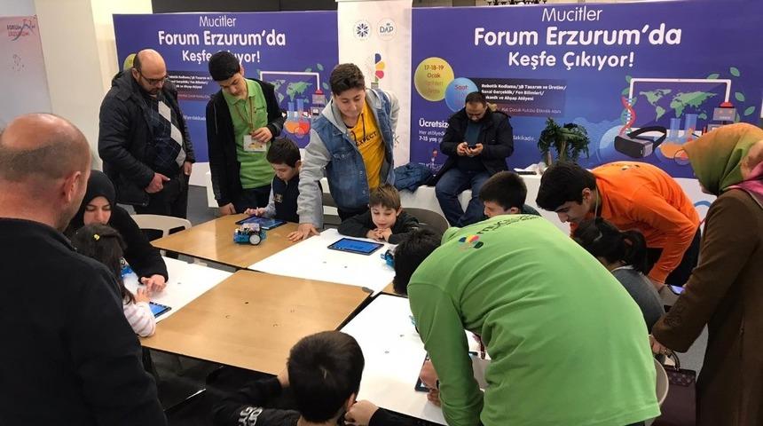 D&uuml;nya Mucit &Ccedil;ocuklar G&uuml;n&uuml;&rsquo;nde minik mucitler Forum Erzurum&rsquo;da buluştu
