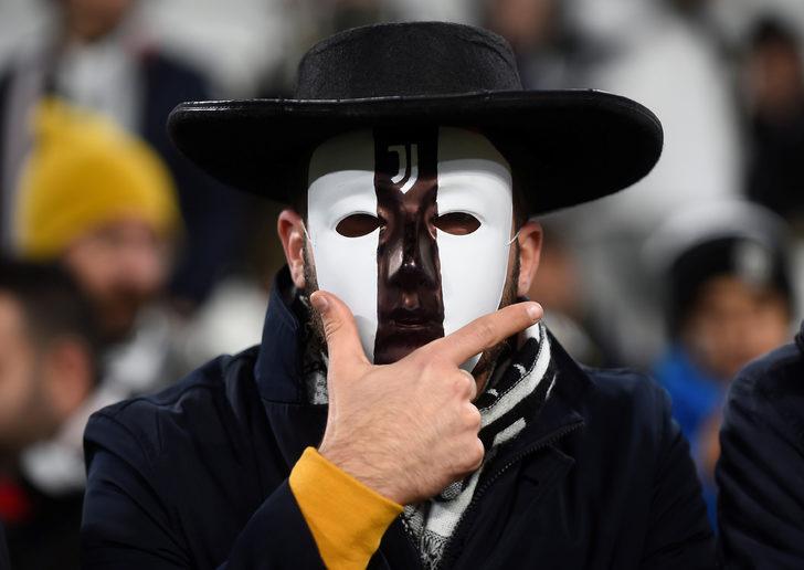 Ronaldo ünlü futbolcuyla dudak dudağa G1