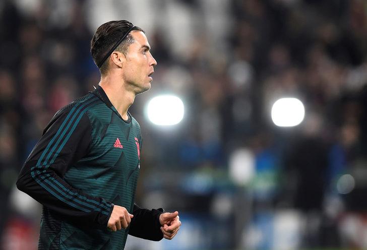 Ronaldo ünlü futbolcuyla dudak dudağa G3