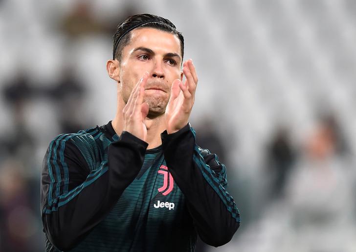 Ronaldo ünlü futbolcuyla dudak dudağa G4